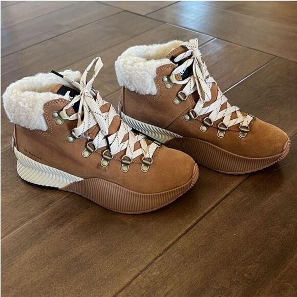 NEW Sorel Out N About III Conquest Suede Hiker Boots Sneakers US 6